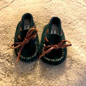 🎉4 for $20 Vintage 100% Leather Baby Gap Moccasins, size 1